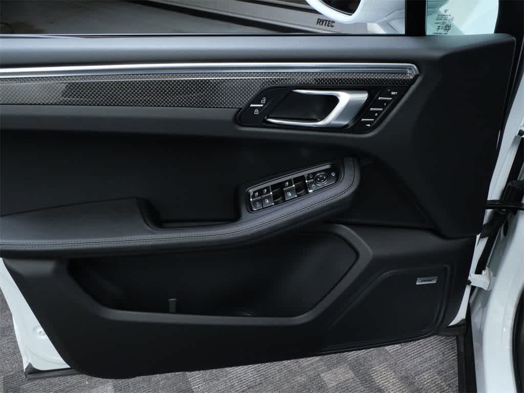 Thumbnail: 2025 Porsche Macan - 17