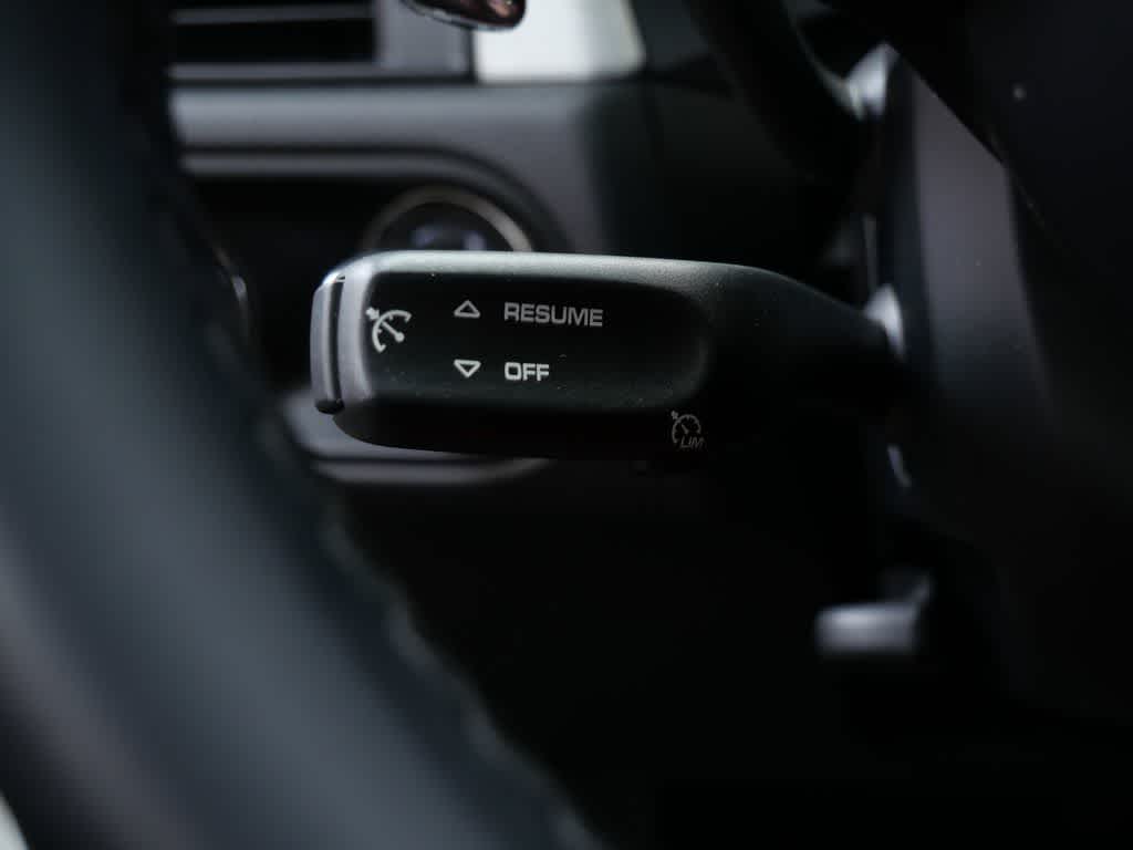 Thumbnail: 2022 Porsche Macan - 19