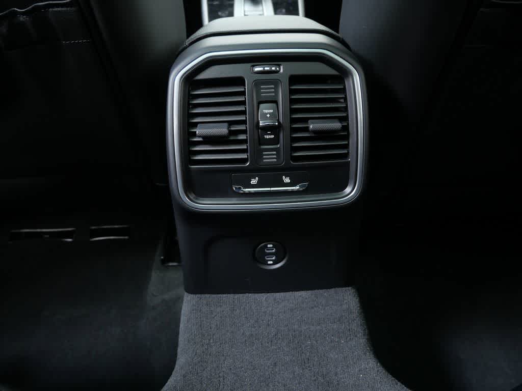 Thumbnail: 2026 Porsche Macan - 14