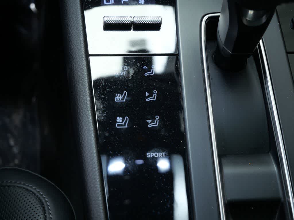 Thumbnail: 2025 Porsche Macan - 24