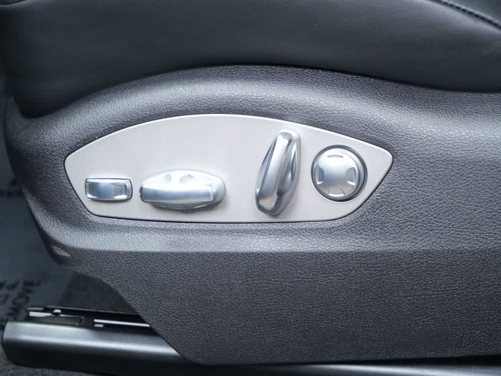 Thumbnail: 2026 Porsche Macan - 12