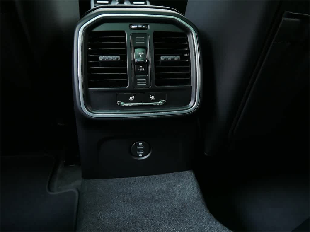 Thumbnail: 2026 Porsche Macan - 15