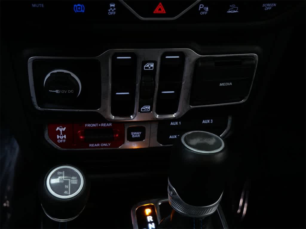 Thumbnail: 2022 Jeep Wrangler - 24