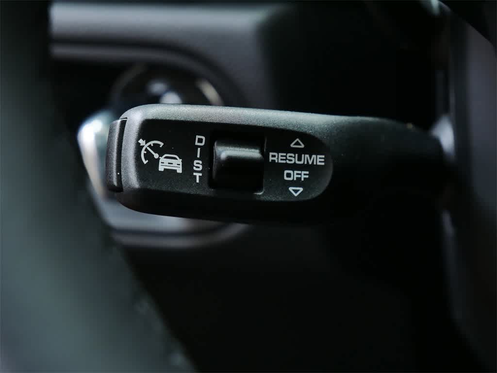 Thumbnail: 2026 Porsche Macan - 20