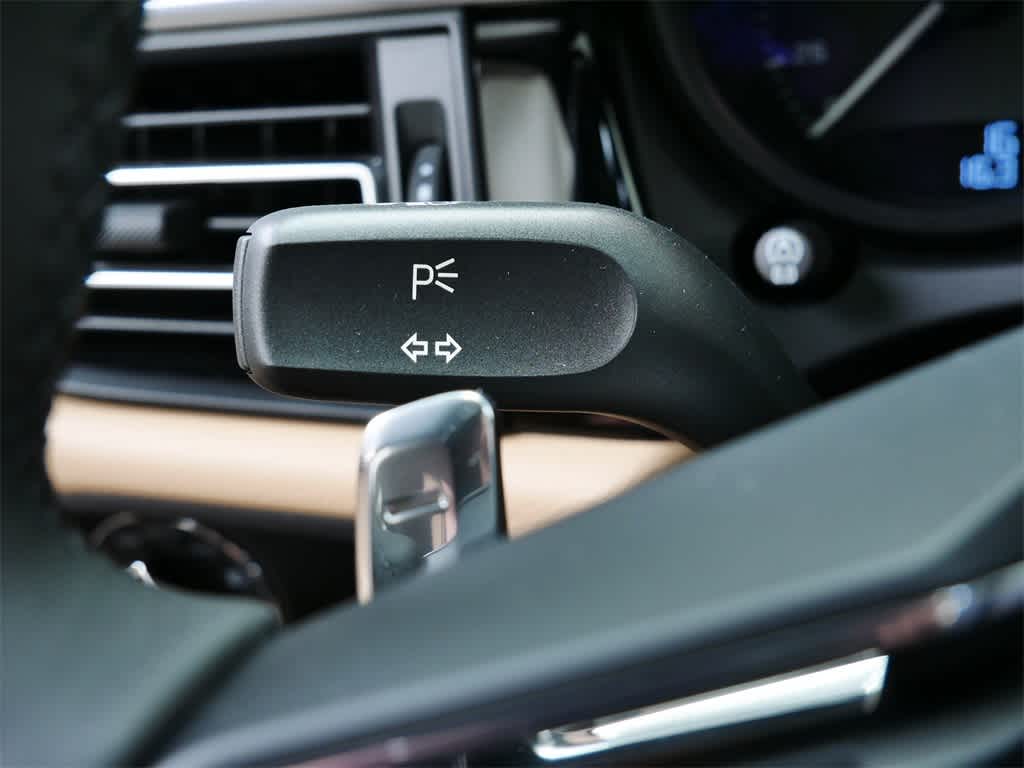 Thumbnail: 2026 Porsche Macan - 22