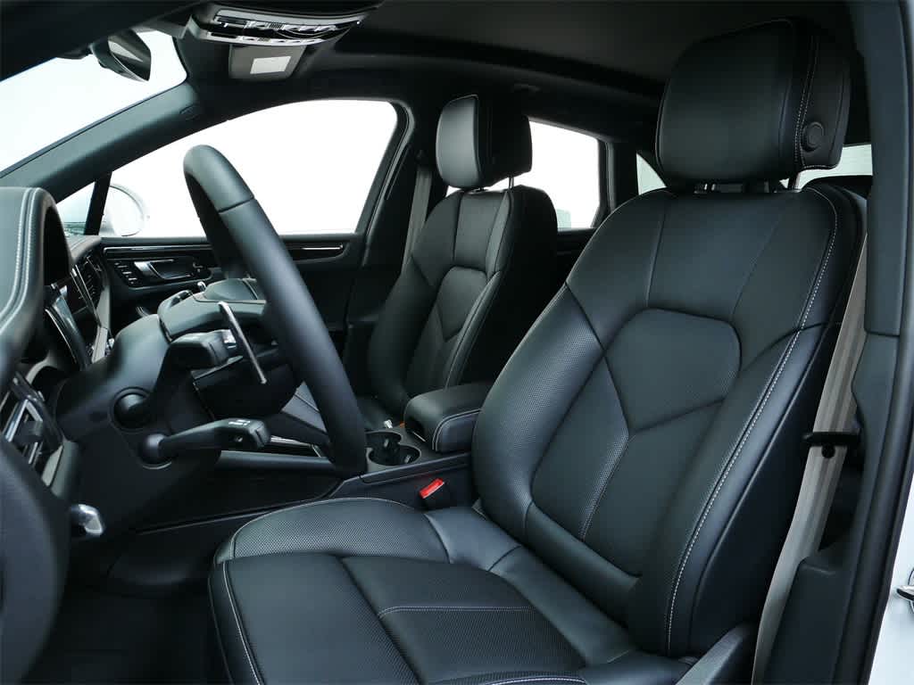 Thumbnail: 2025 Porsche Macan - 10
