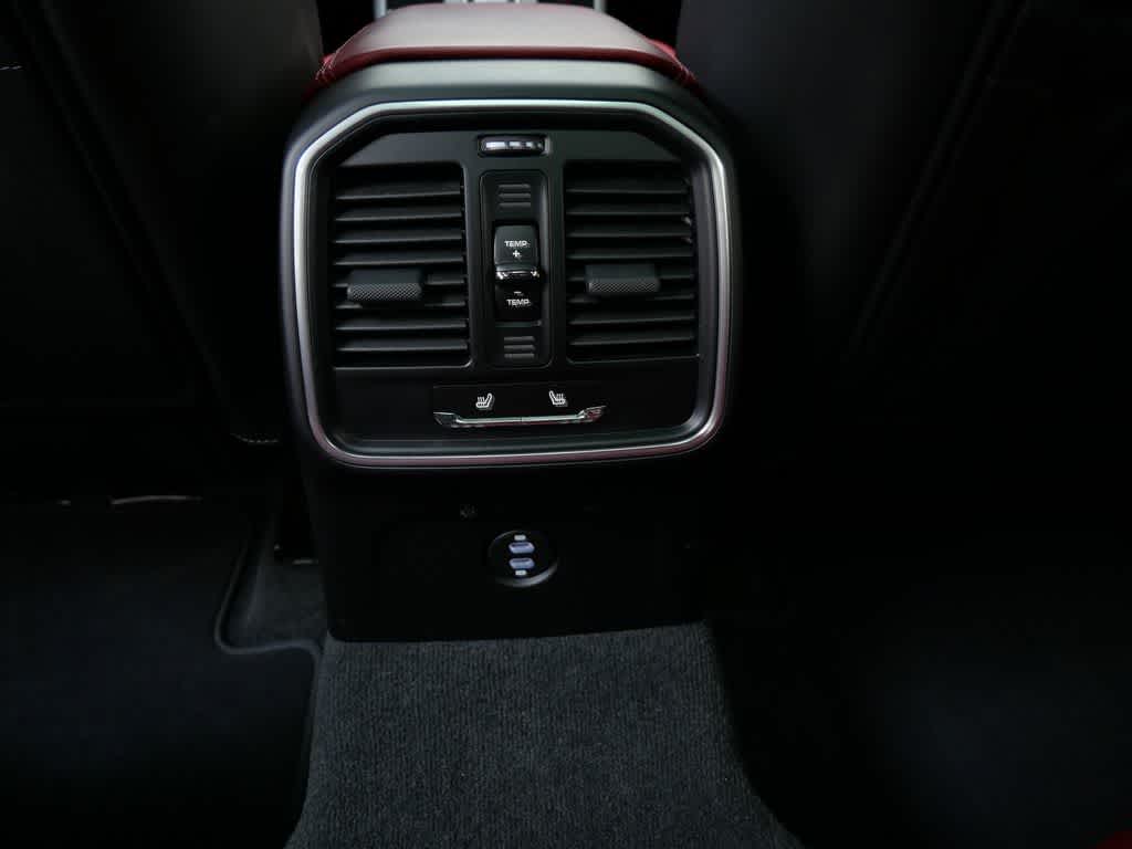 Thumbnail: 2022 Porsche Macan - 15