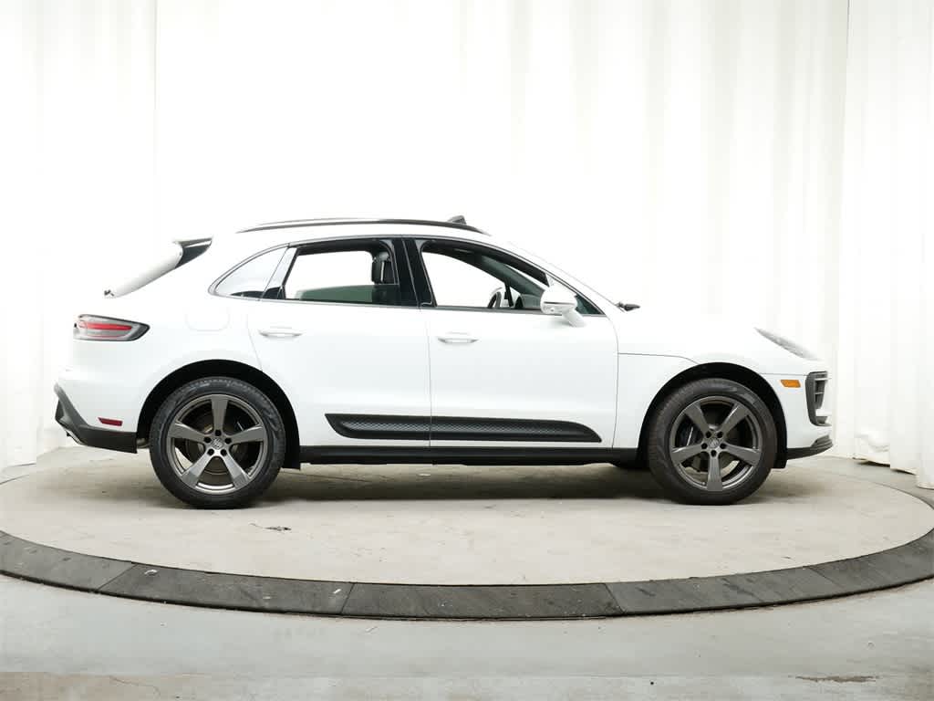 Thumbnail: 2025 Porsche Macan - 8