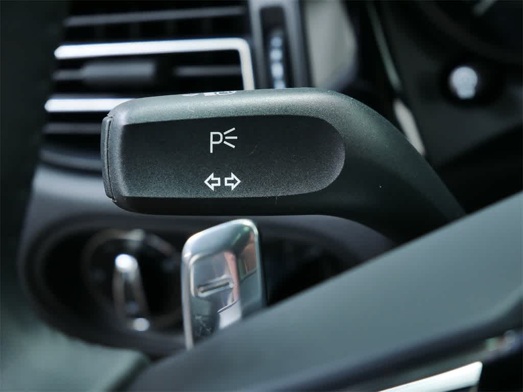 Thumbnail: 2025 Porsche Macan - 22