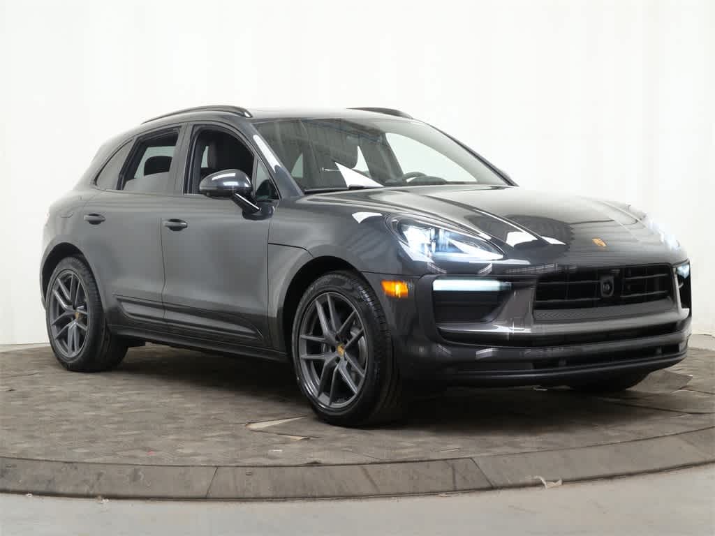 Thumbnail: 2026 Porsche Macan - 9