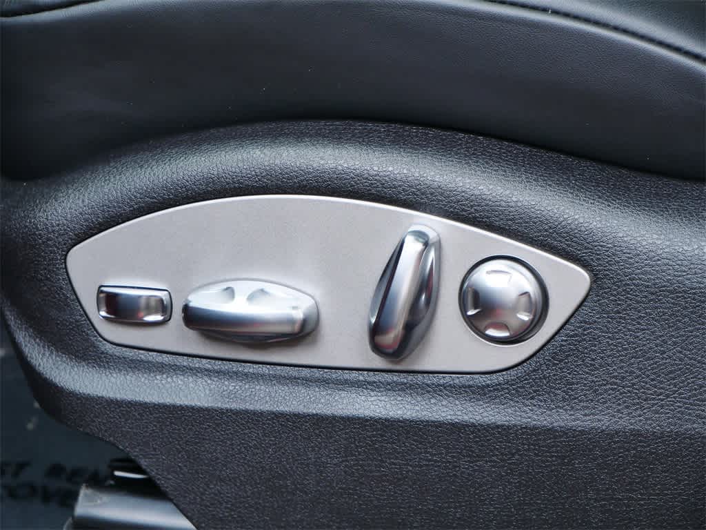 Thumbnail: 2026 Porsche Macan - 13