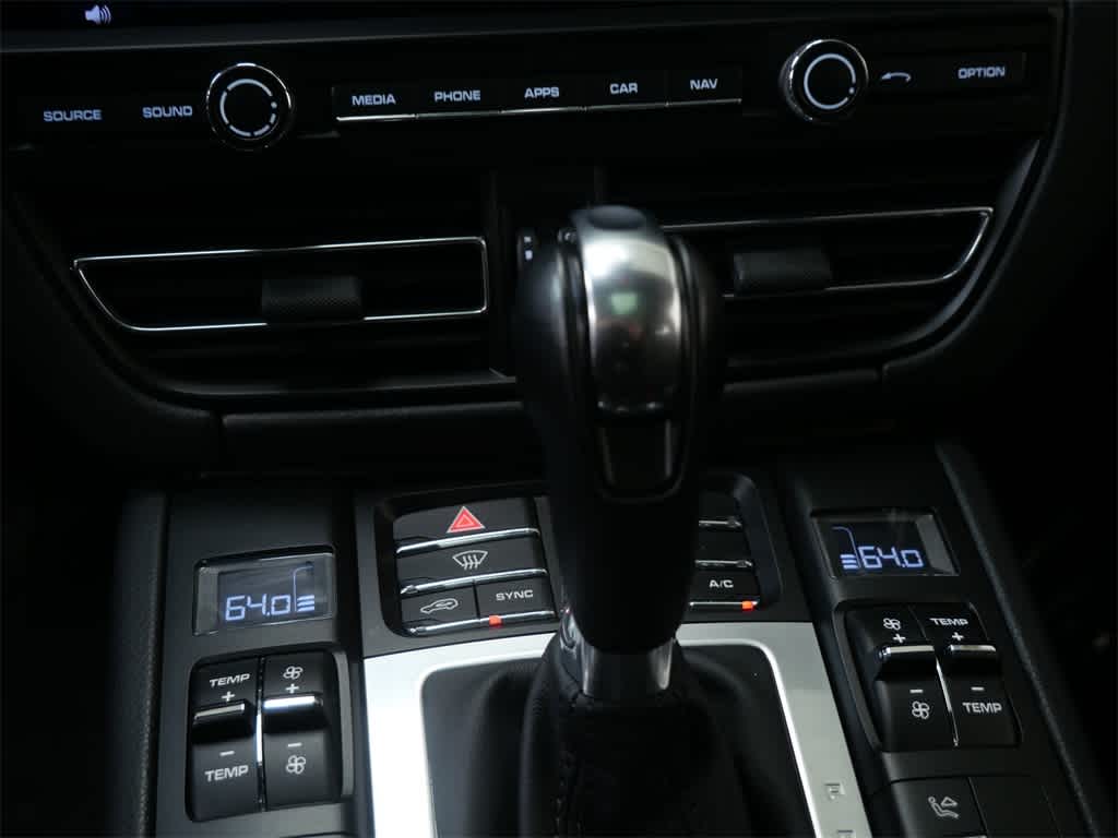 Thumbnail: 2020 Porsche Macan - 21