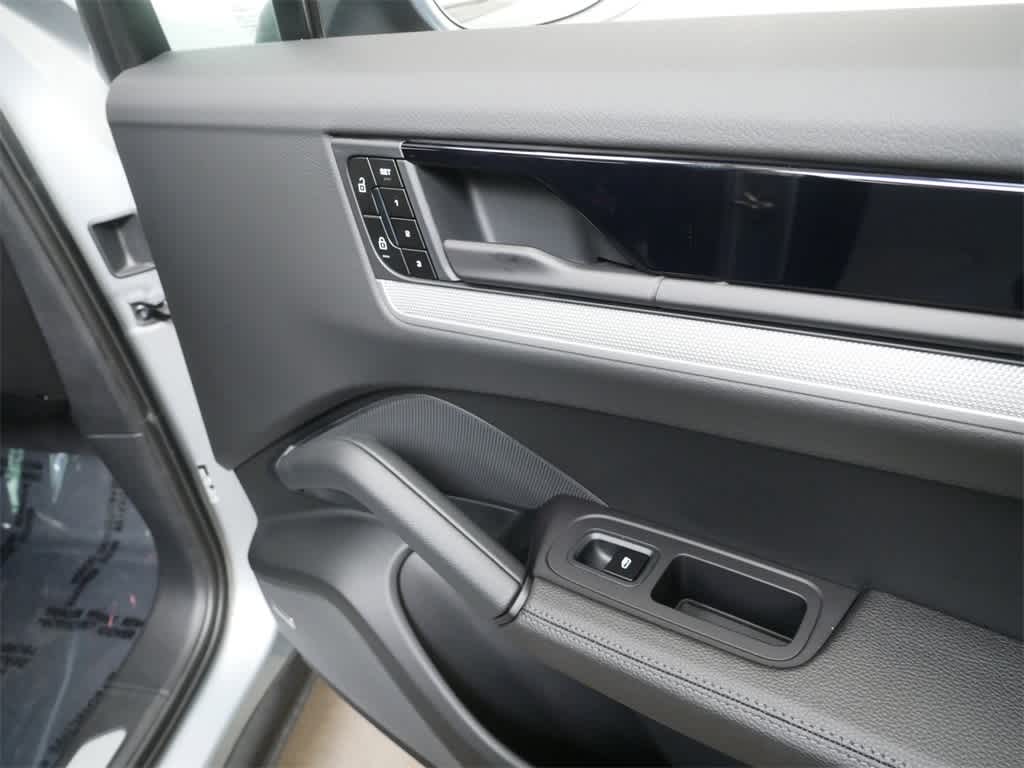 Thumbnail: 2024 Porsche Cayenne - 26