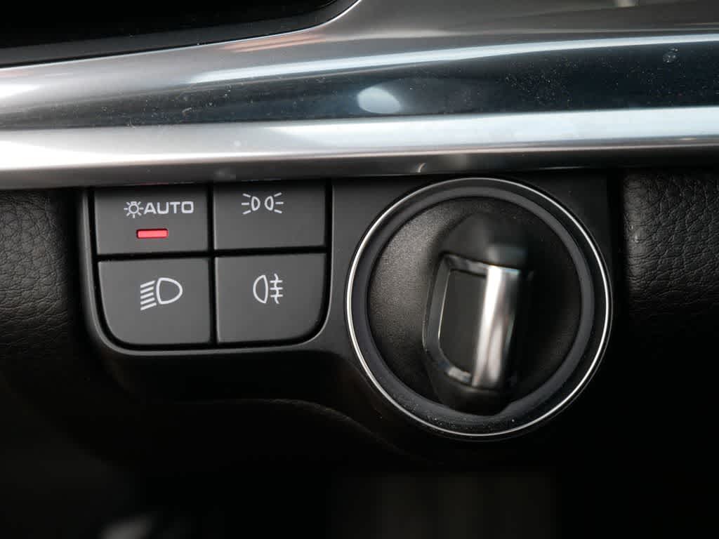 Thumbnail: 2023 Porsche Panamera - 21