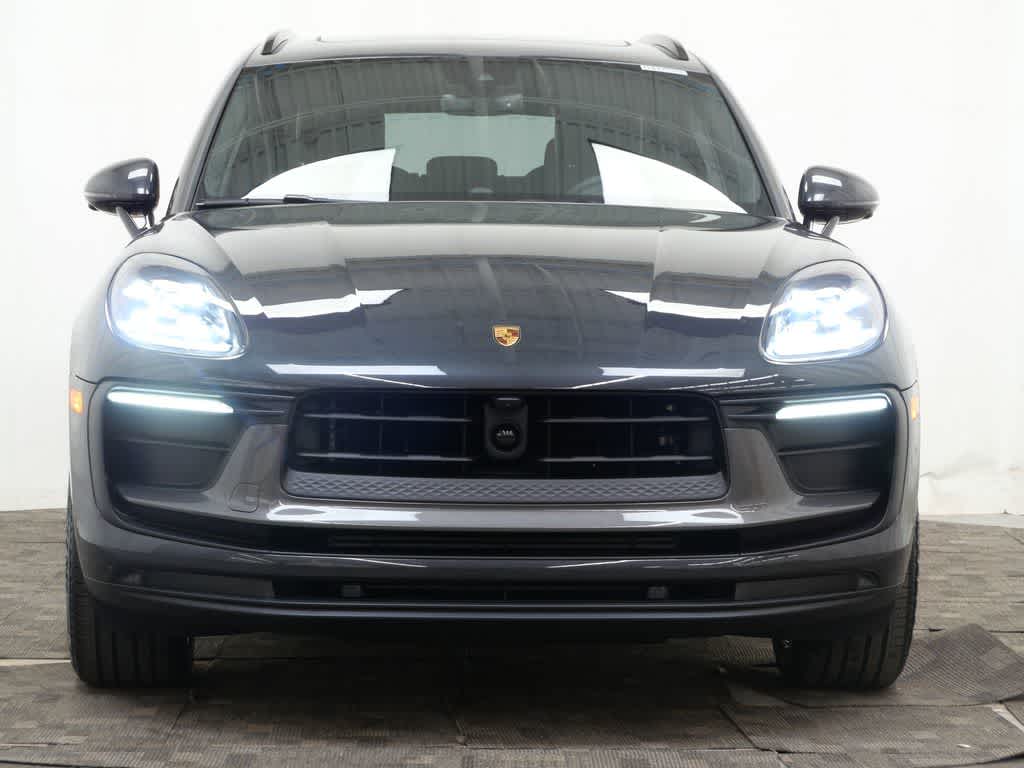 Thumbnail: 2026 Porsche Macan - 10