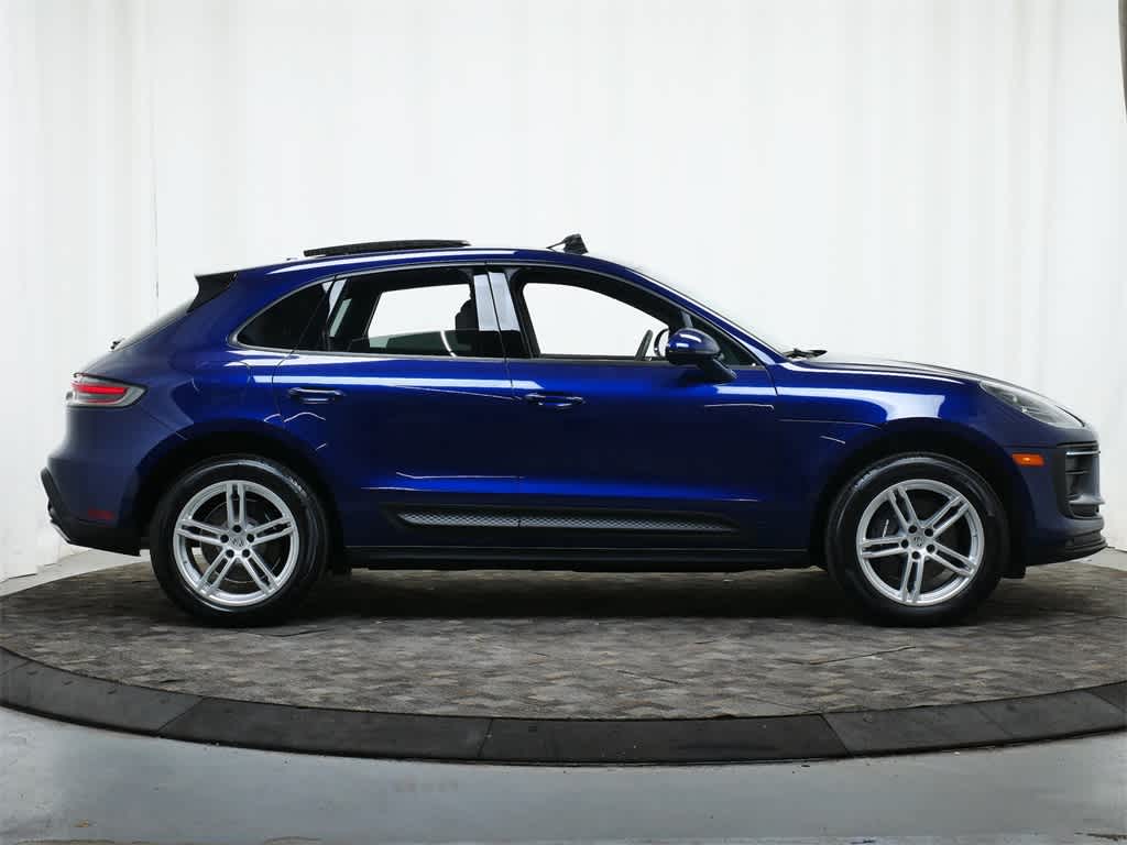 Thumbnail: 2024 Porsche Macan - 7