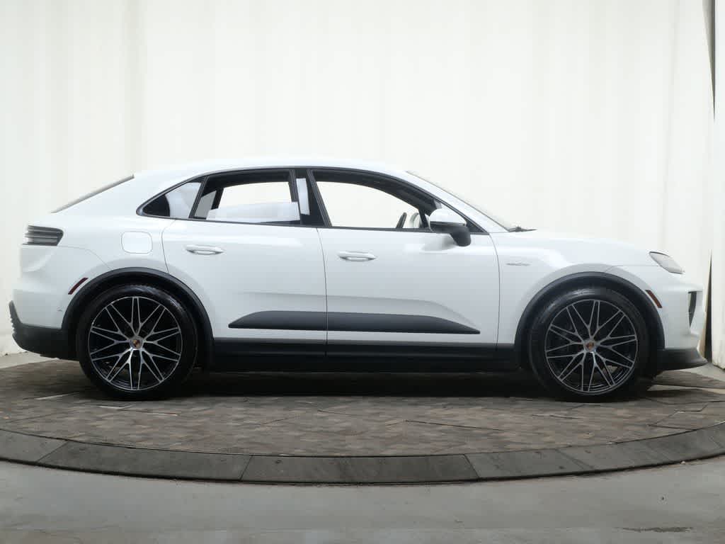 Thumbnail: 2024 Porsche Macan - 8