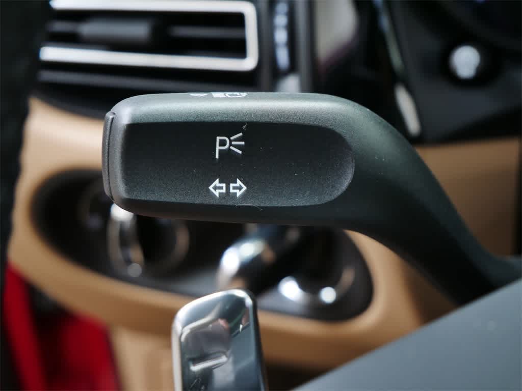 Thumbnail: 2026 Porsche Macan - 22