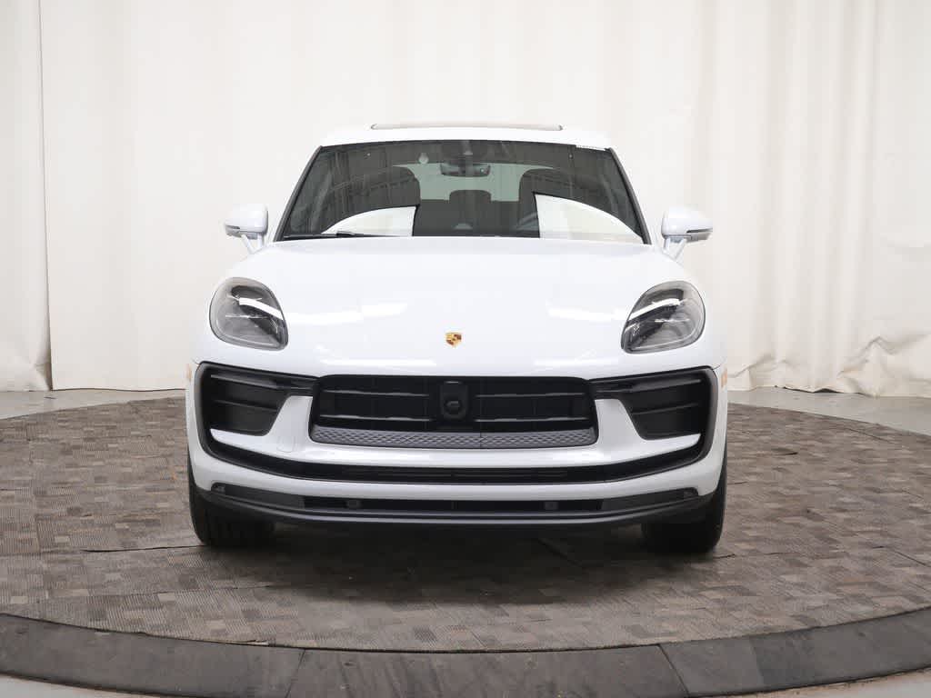 Thumbnail: 2026 Porsche Macan - 10