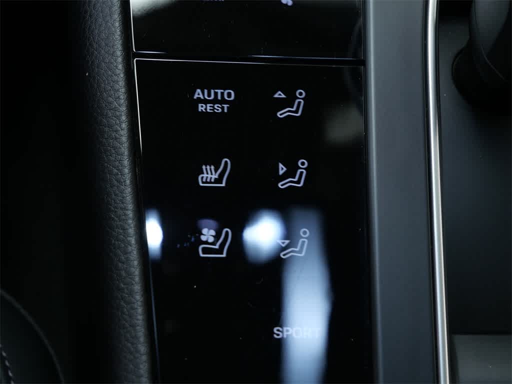 Thumbnail: 2025 Porsche Macan - 27