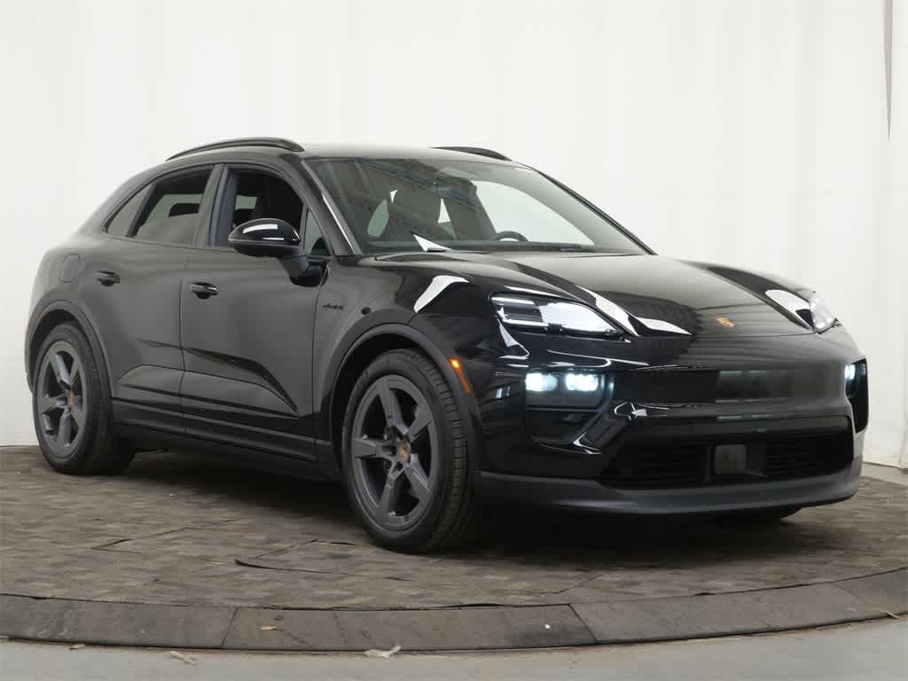 Thumbnail: 2026 Porsche Macan - 9