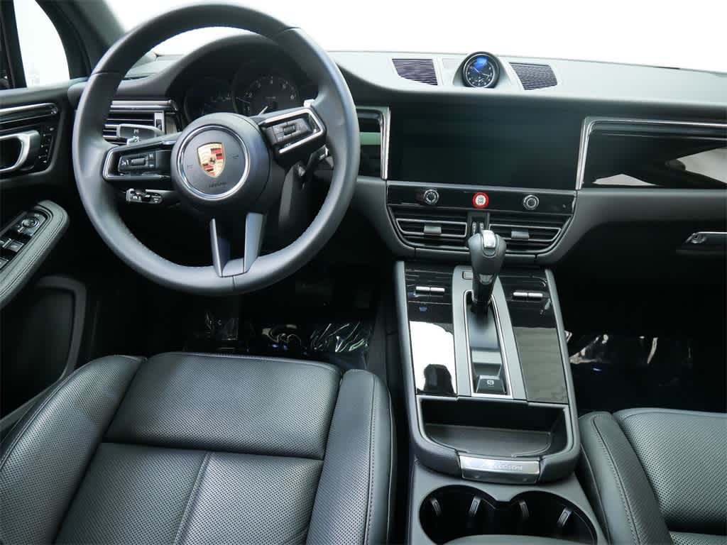 Thumbnail: 2025 Porsche Macan - 16