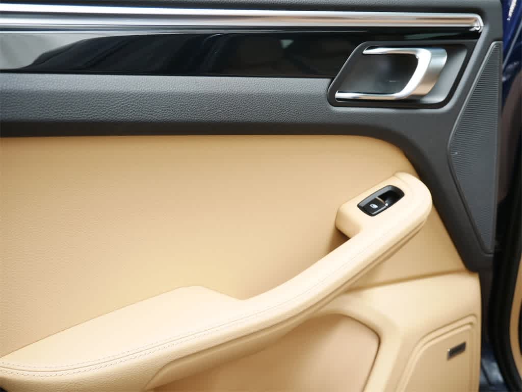 Thumbnail: 2018 Porsche Macan - 14