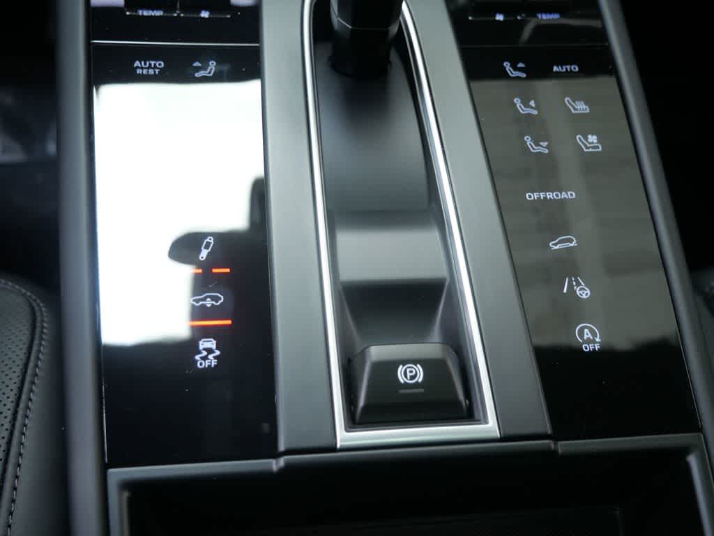 Thumbnail: 2026 Porsche Macan - 22