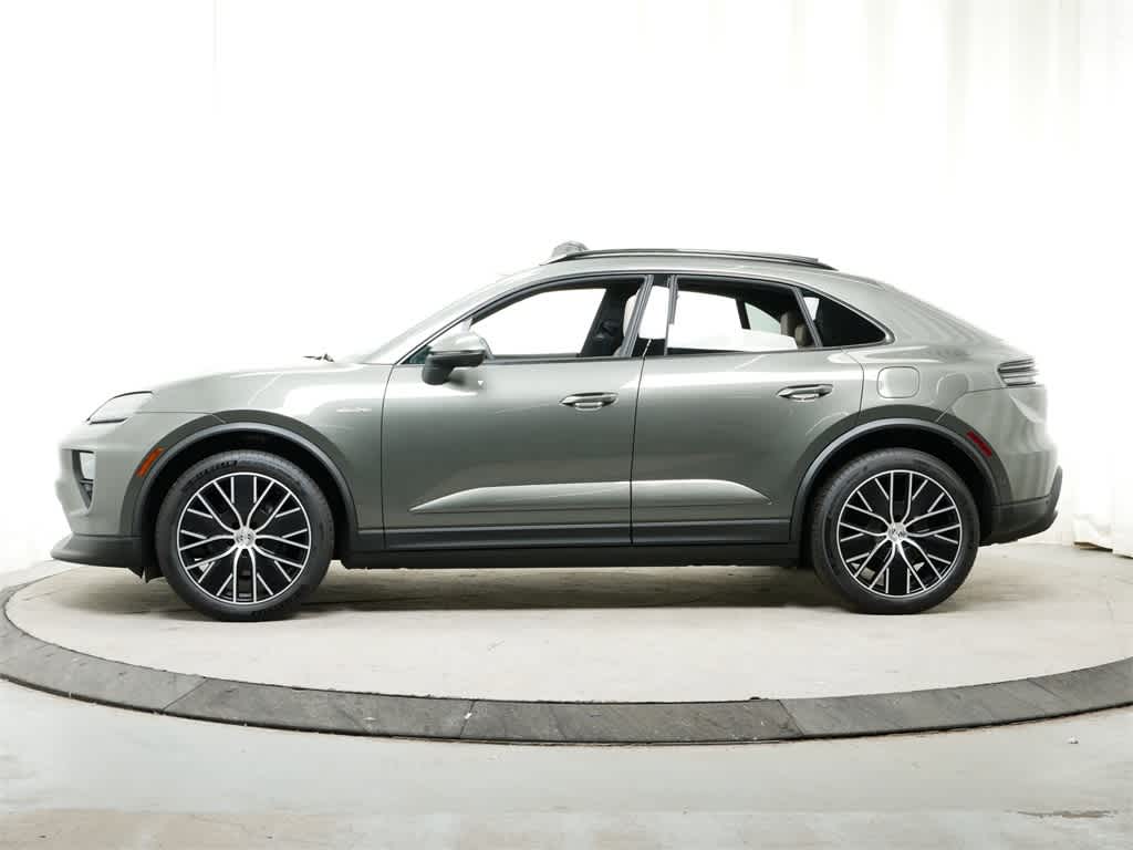 Thumbnail: 2024 Porsche Macan - 2