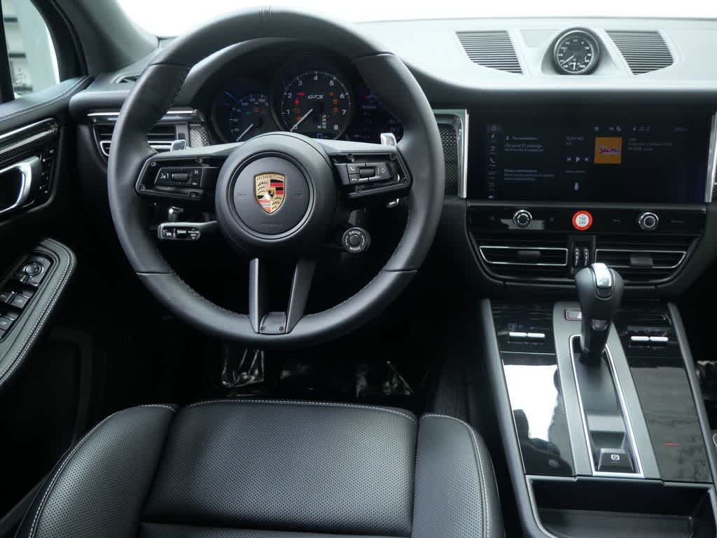 Thumbnail: 2026 Porsche Macan - 18