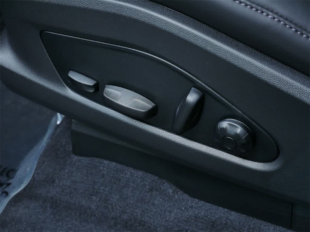 Thumbnail: 2025 Porsche Macan - 12