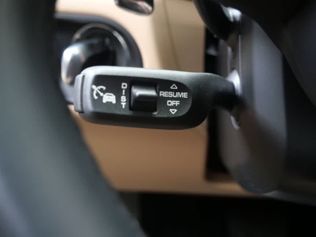 Thumbnail: 2025 Porsche Macan - 27