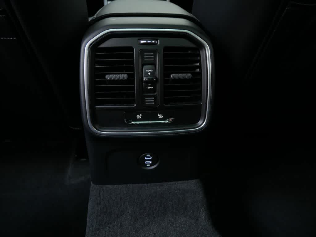 Thumbnail: 2026 Porsche Macan - 15