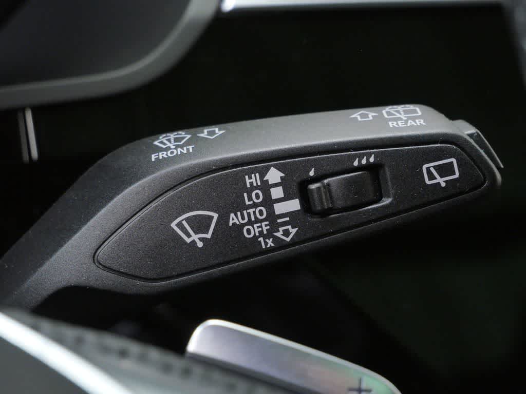 Thumbnail: 2024 Audi SQ8 e-tron - 21
