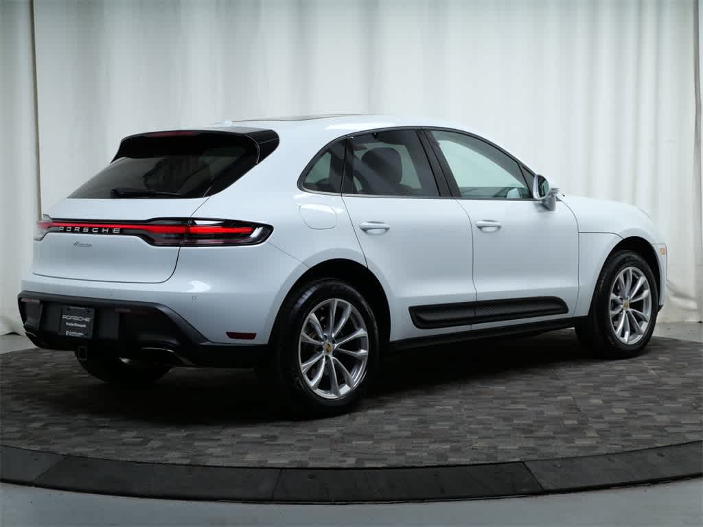 Thumbnail: 2025 Porsche Macan - 5