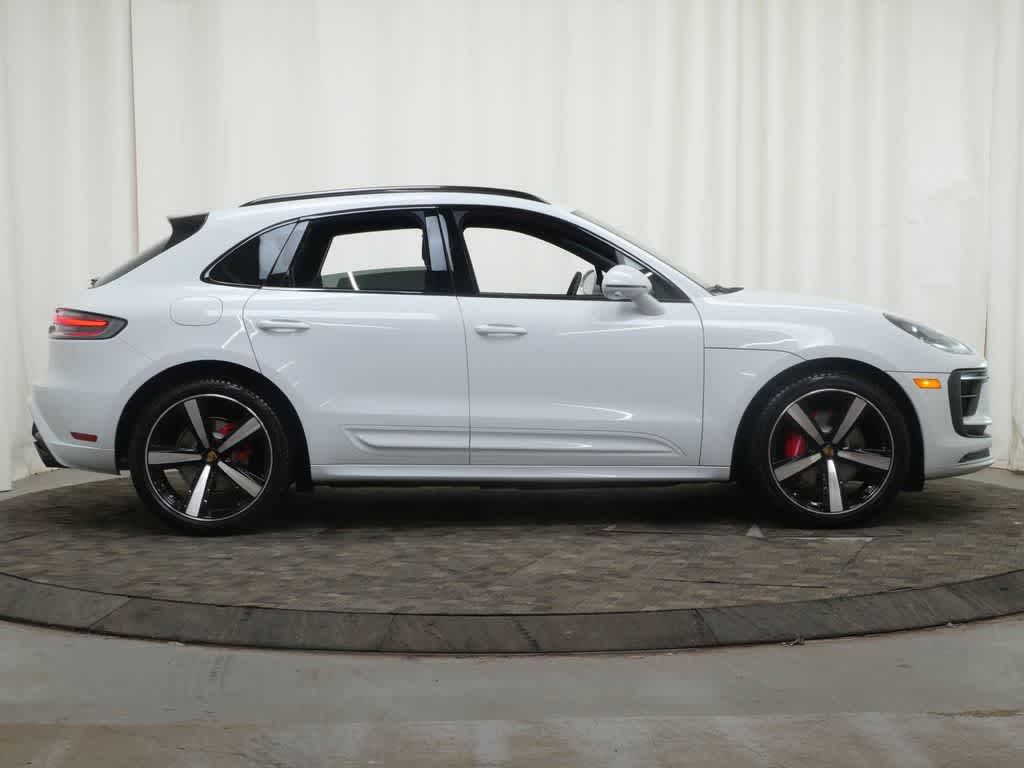 Thumbnail: 2026 Porsche Macan - 8