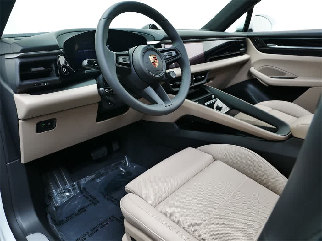 Thumbnail: 2025 Porsche Macan - 4