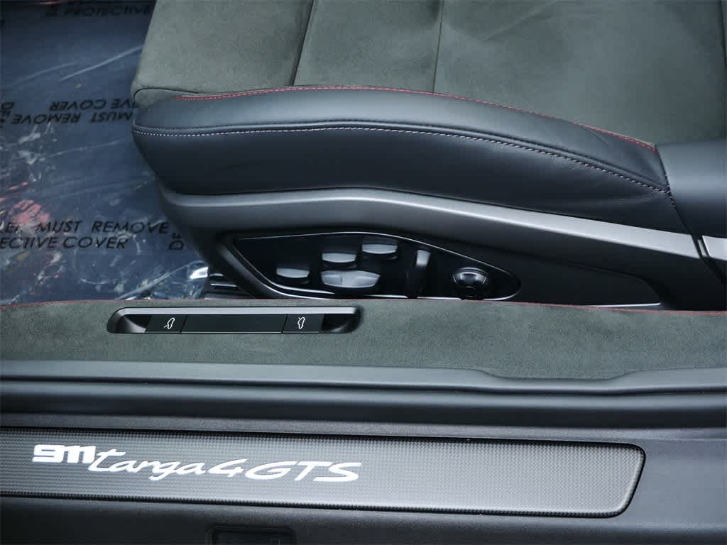 Thumbnail: 2025 Porsche 911 - 12