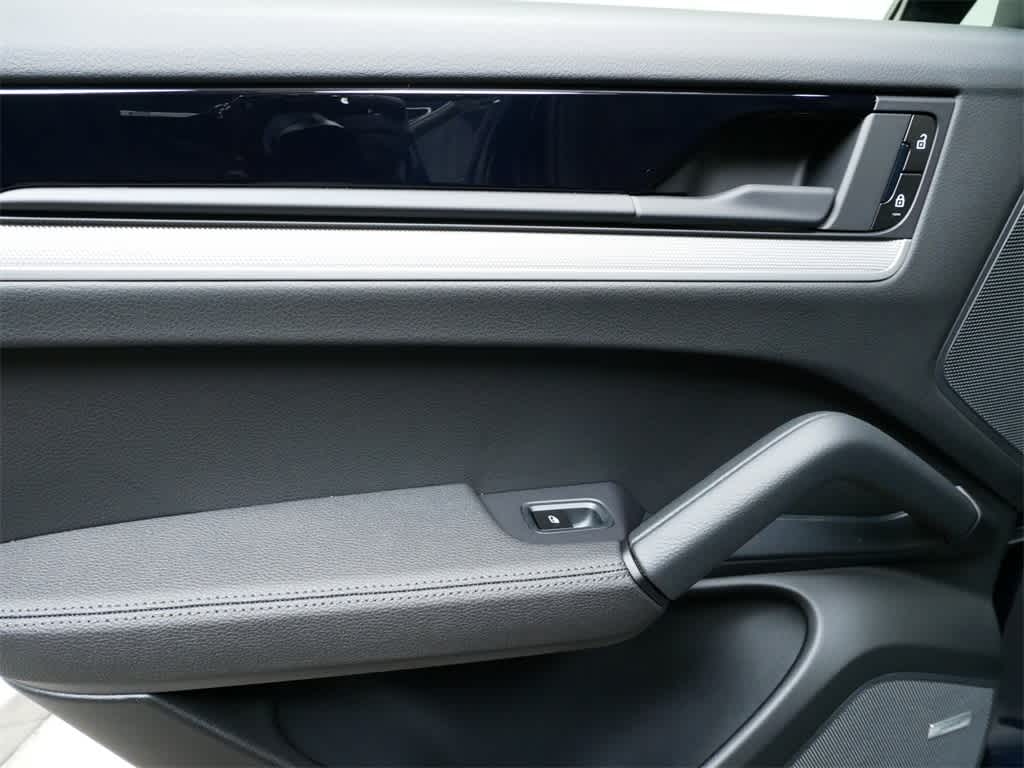 Thumbnail: 2025 Porsche Cayenne - 6