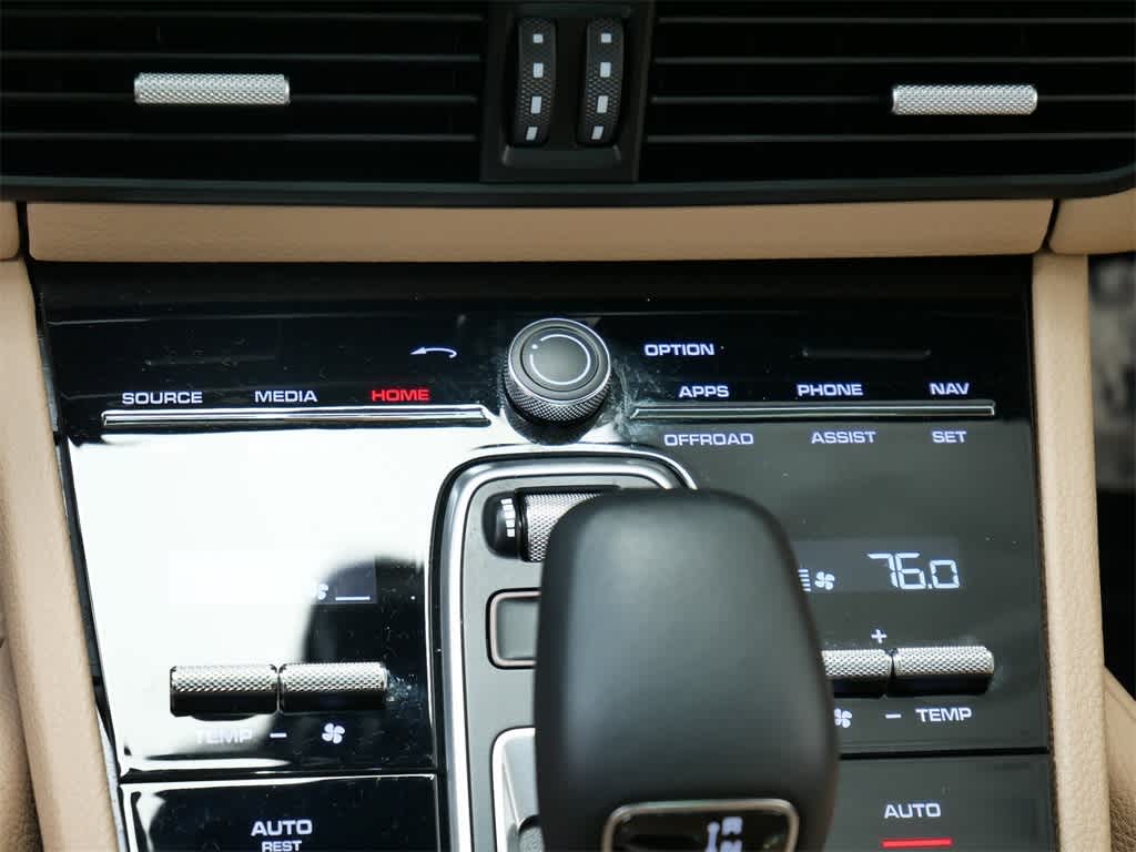 Thumbnail: 2022 Porsche Cayenne - 25