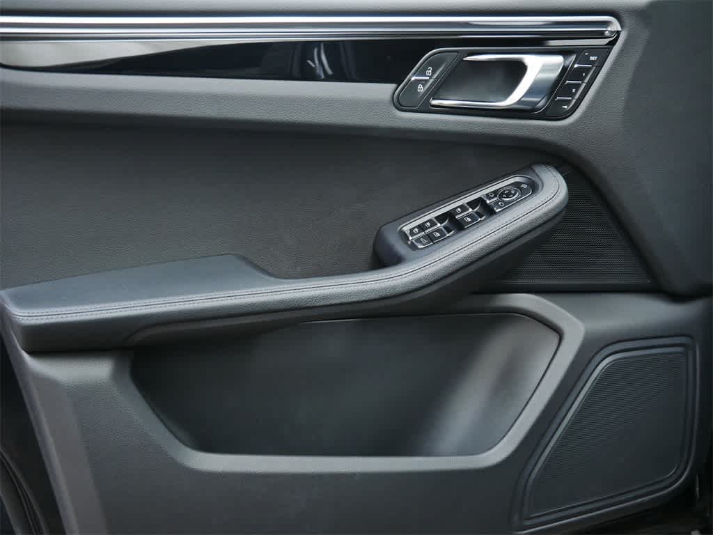 Thumbnail: 2023 Porsche Macan - 11