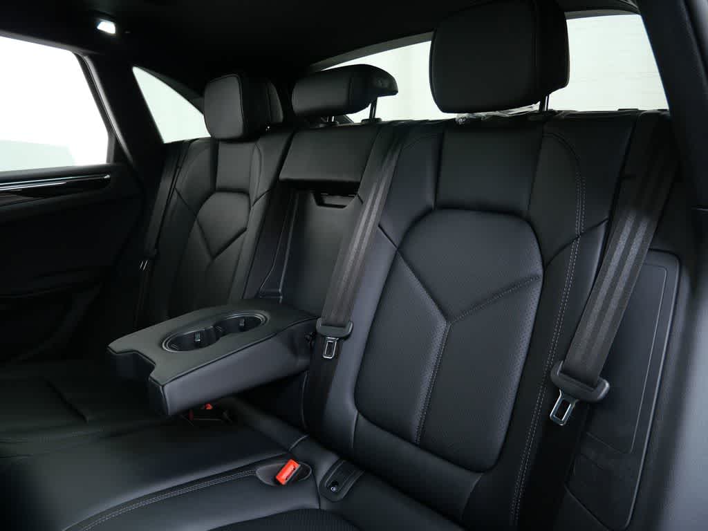 Thumbnail: 2025 Porsche Macan - 14