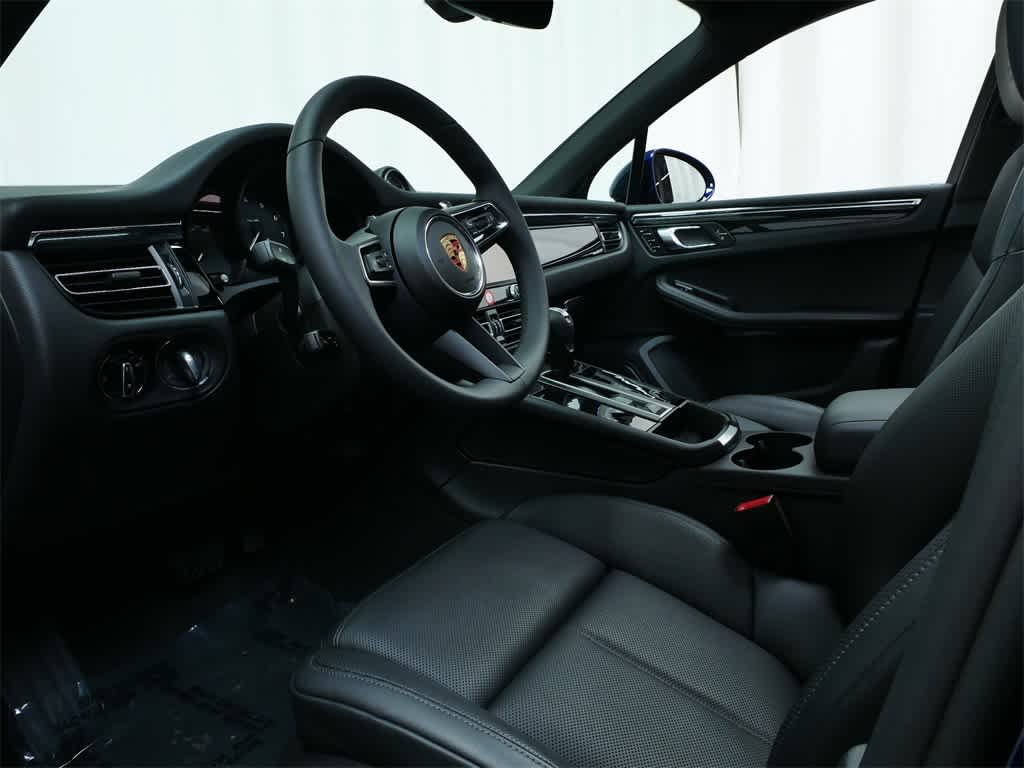 Thumbnail: 2025 Porsche Macan - 4