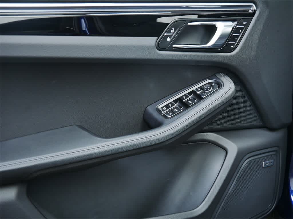 Thumbnail: 2025 Porsche Macan - 11