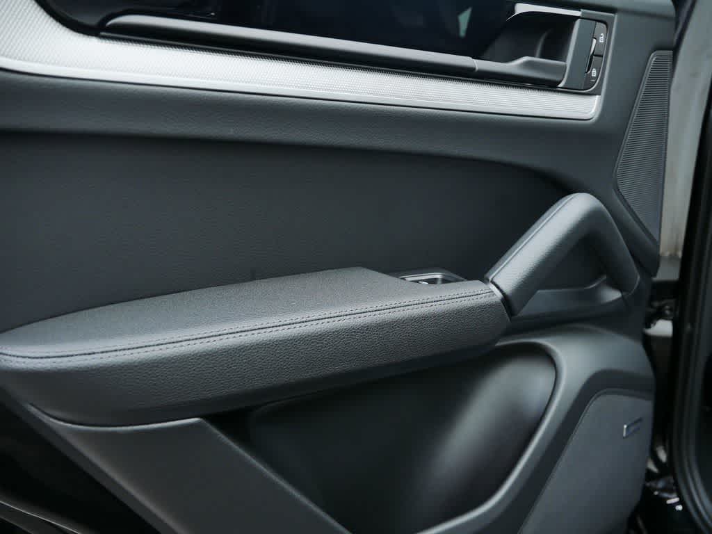 Thumbnail: 2026 Porsche Cayenne - 16