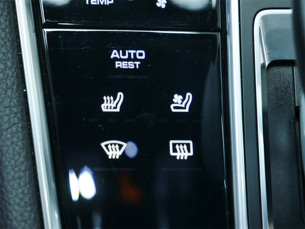 Thumbnail: 2023 Porsche Panamera - 28