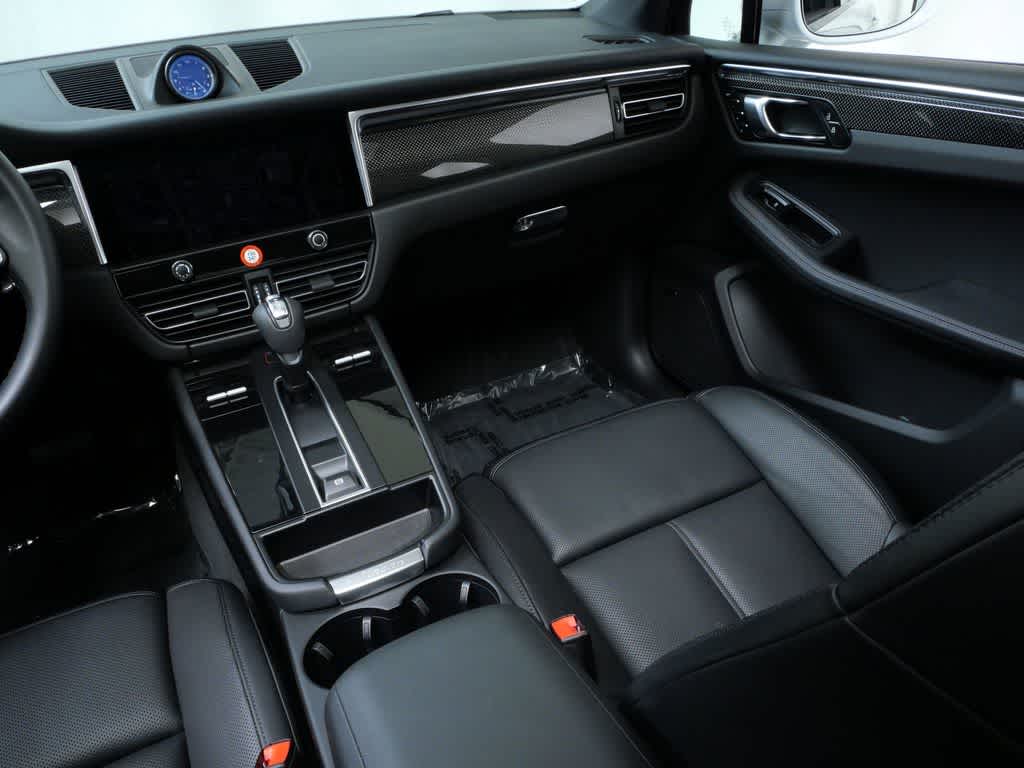 Thumbnail: 2025 Porsche Macan - 16