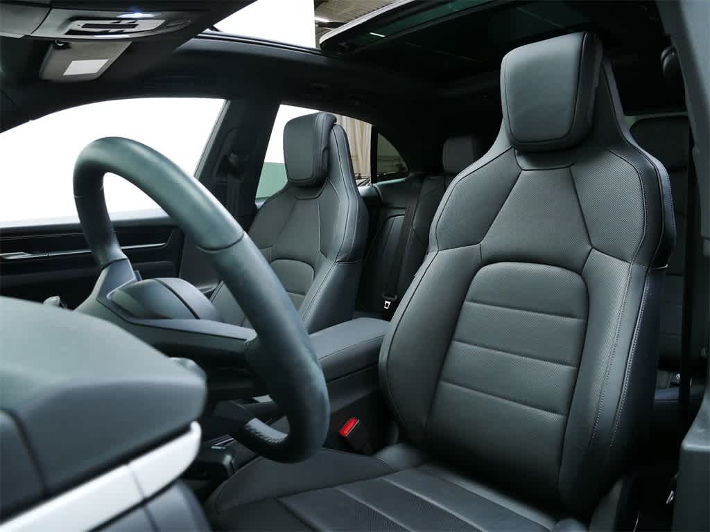 Thumbnail: 2025 Porsche Macan - 5