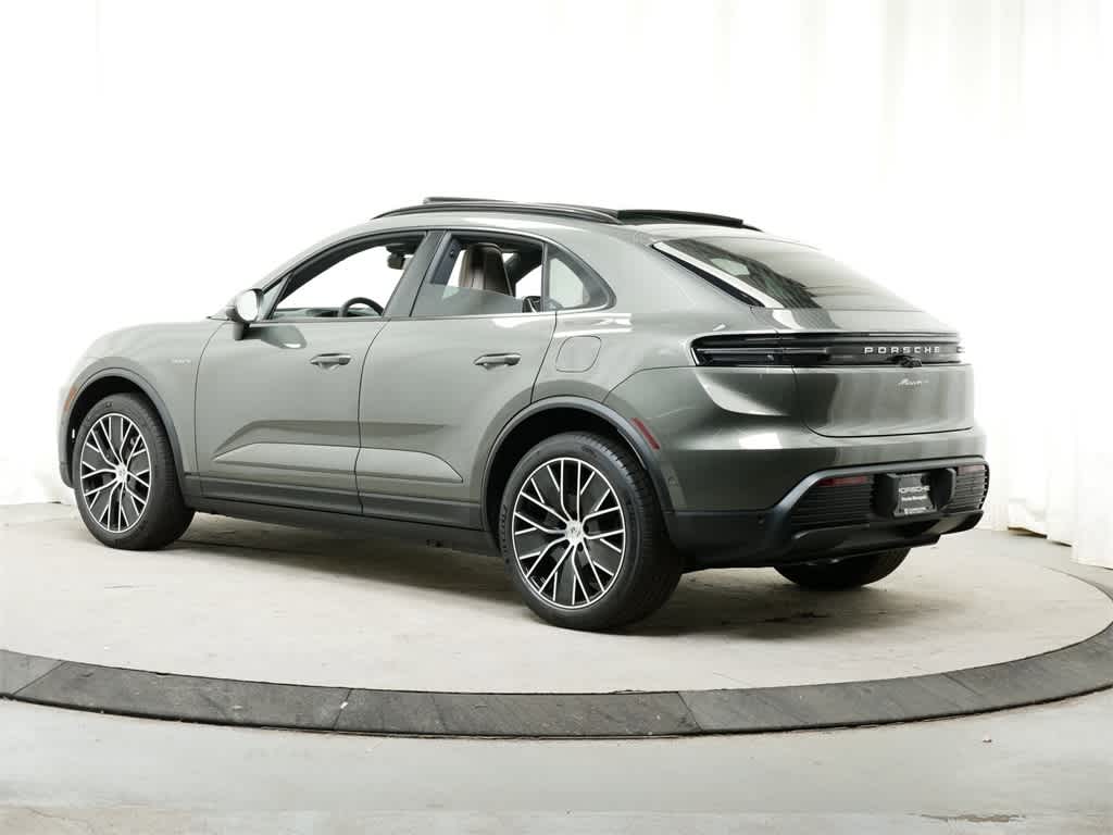 Thumbnail: 2024 Porsche Macan - 3
