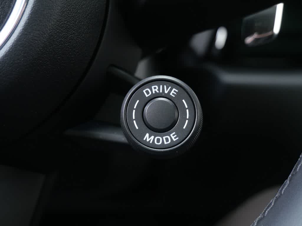 Thumbnail: 2026 Porsche Macan - 24